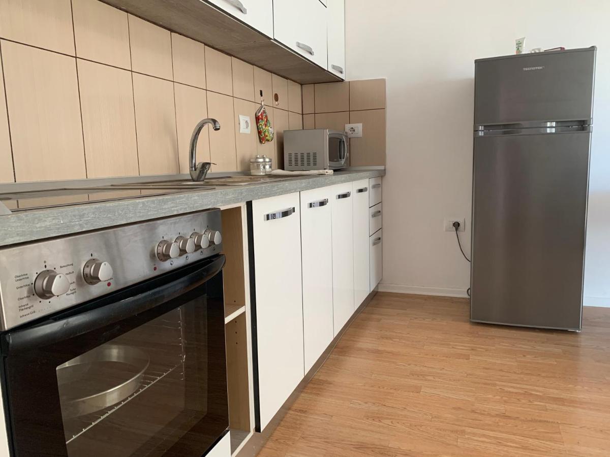 Beautiful And Lovely Apartment Tiranë Luaran gambar