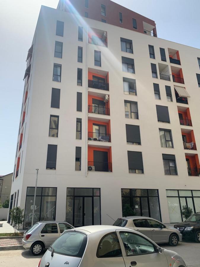 Beautiful And Lovely Apartment Tiranë Luaran gambar