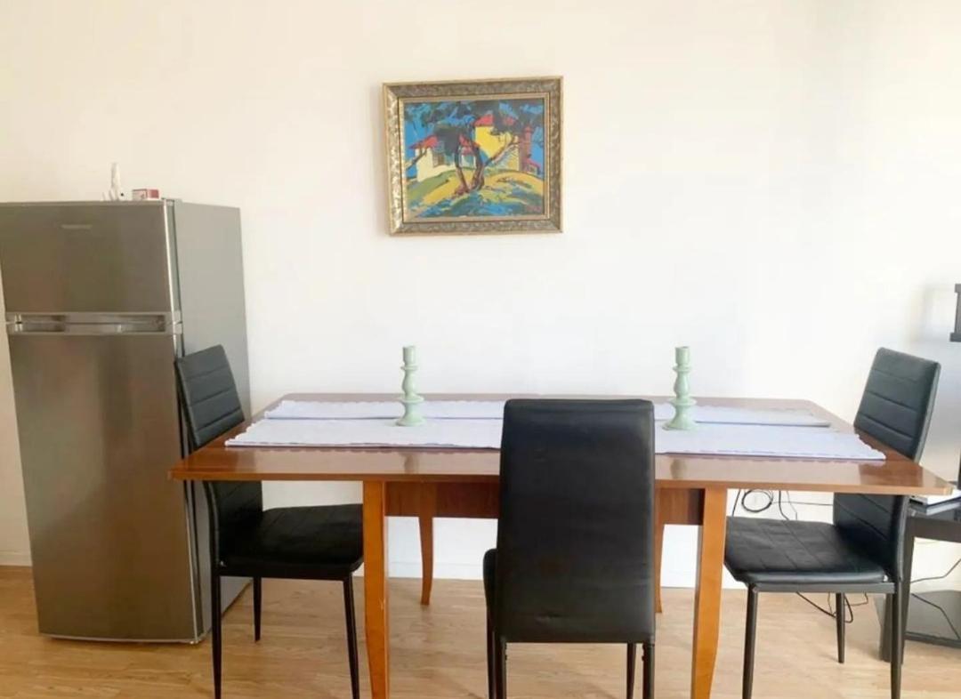 Beautiful And Lovely Apartment Tiranë Luaran gambar