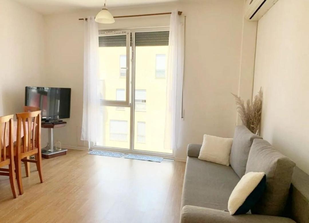Beautiful And Lovely Apartment Tiranë Luaran gambar